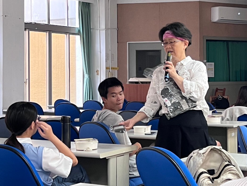 本校學務處衛保組邀請全校師生參加「認識電子菸及如何戒菸」講座